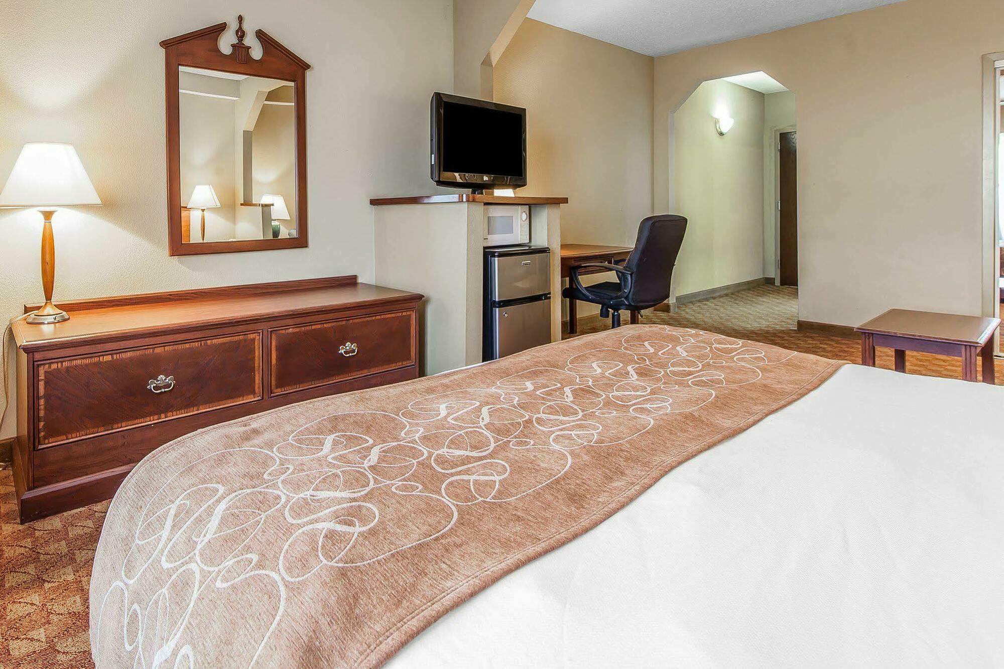 Comfort Suites Knoxville Airport Алкоа Экстерьер фото